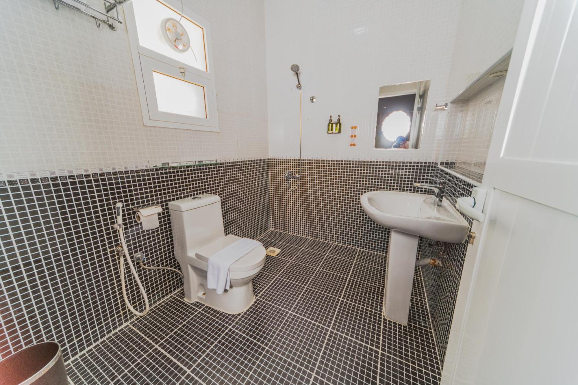 Zaki Hotel Apartment Sur Luaran gambar